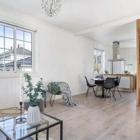 リレハンメルLys Og Sentral Leilighet Med Terrasse Og Hageアパートメント エクステリア 写真